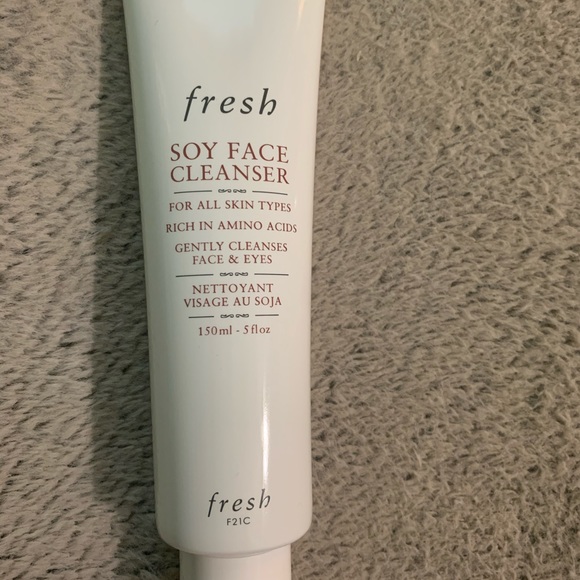 Fresh Soy Face Cleanser - Picture 3 of 4